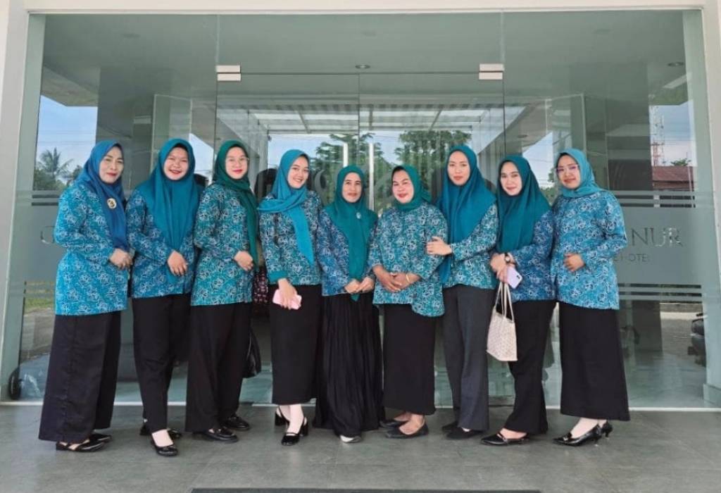 Anggota PKK Desa Waemputtange Ikuti Pelatihan Keprotokolan dan Public Speaking di Hotel GrandNur Watampone